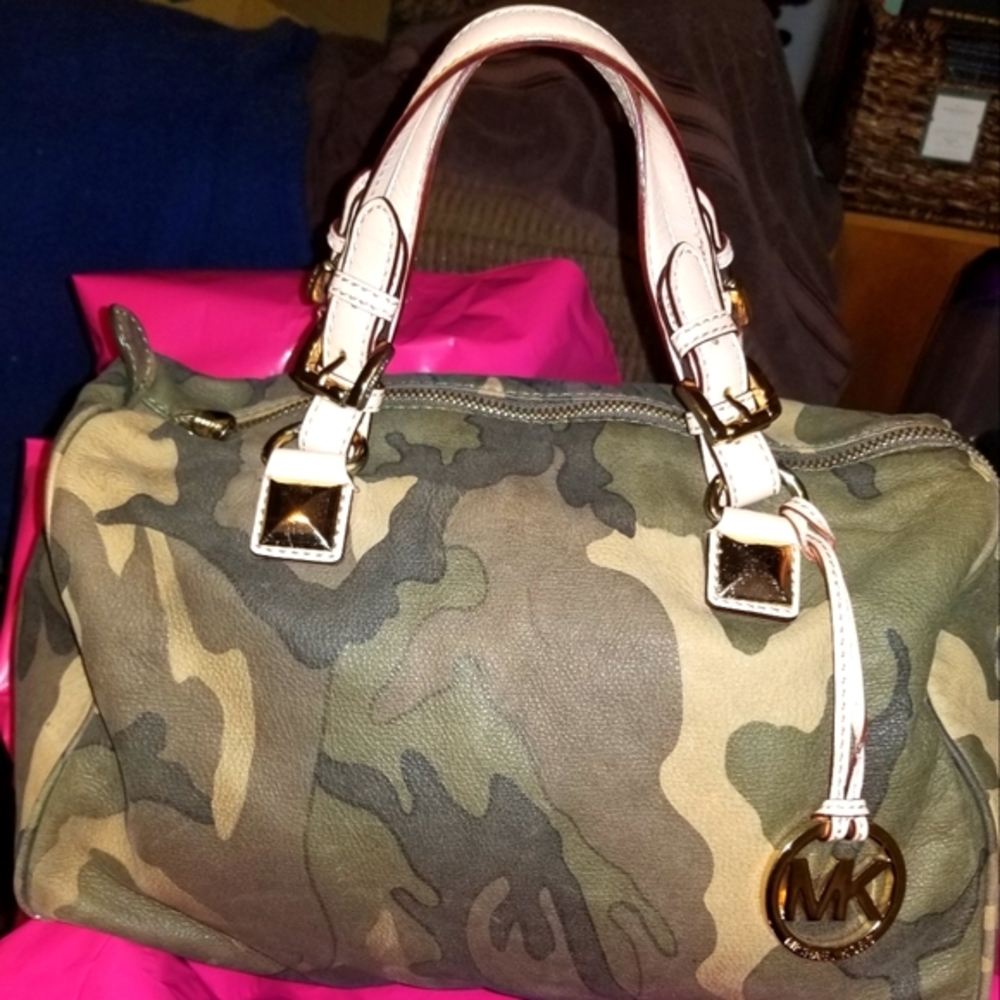 Sale!!!😍😍😍RARE! Beautiful Michael Kors Camo Bag in amazing condition
